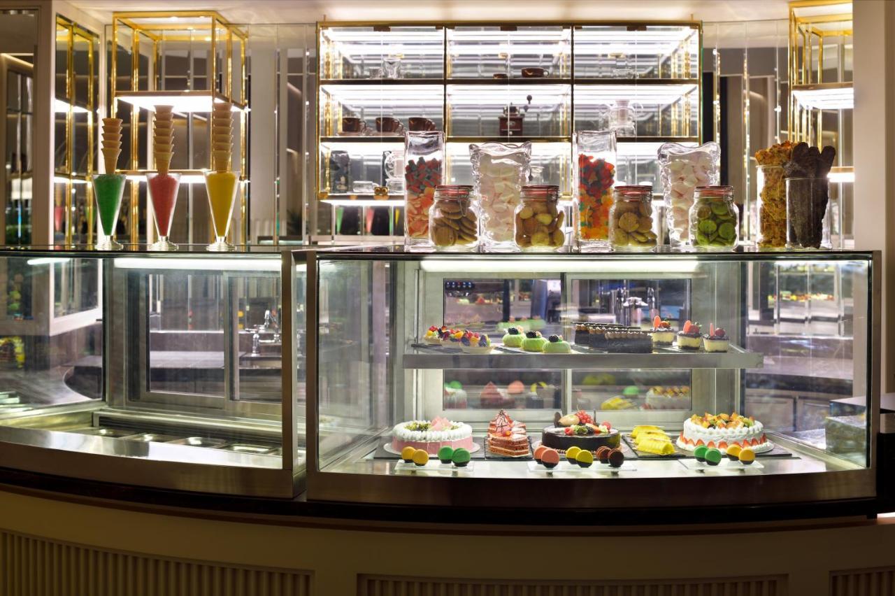 Moevenpick Hotel Bahrain Muharraq Exterior photo A display case at a pastry shop