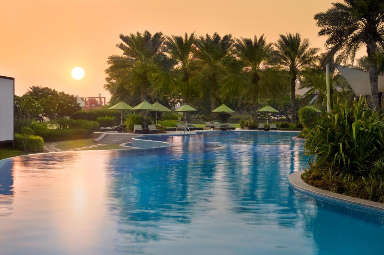 Moevenpick Hotel Bahrain Muharraq Exterior photo The swimming pool at the resort