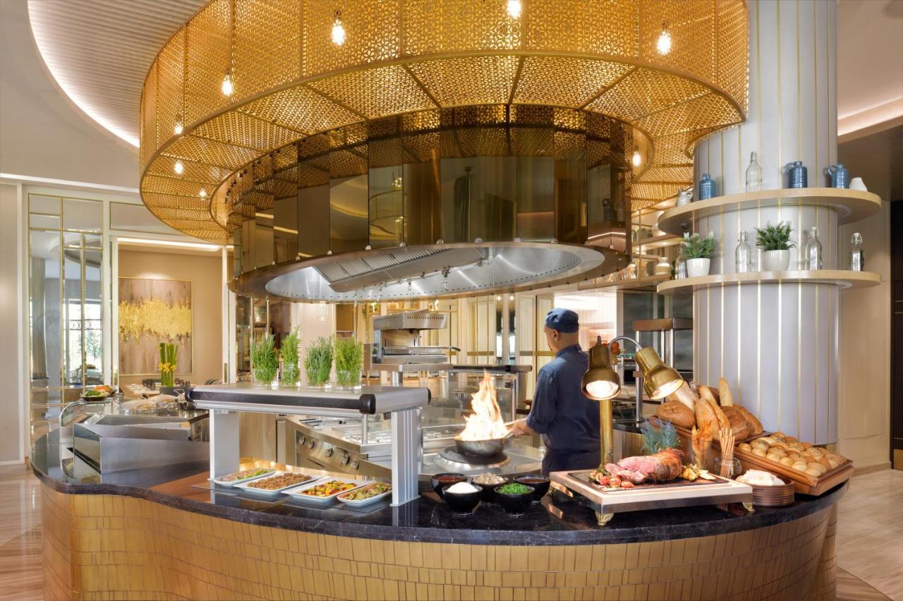 Moevenpick Hotel Bahrain Muharraq Exterior photo The Live Kitchen