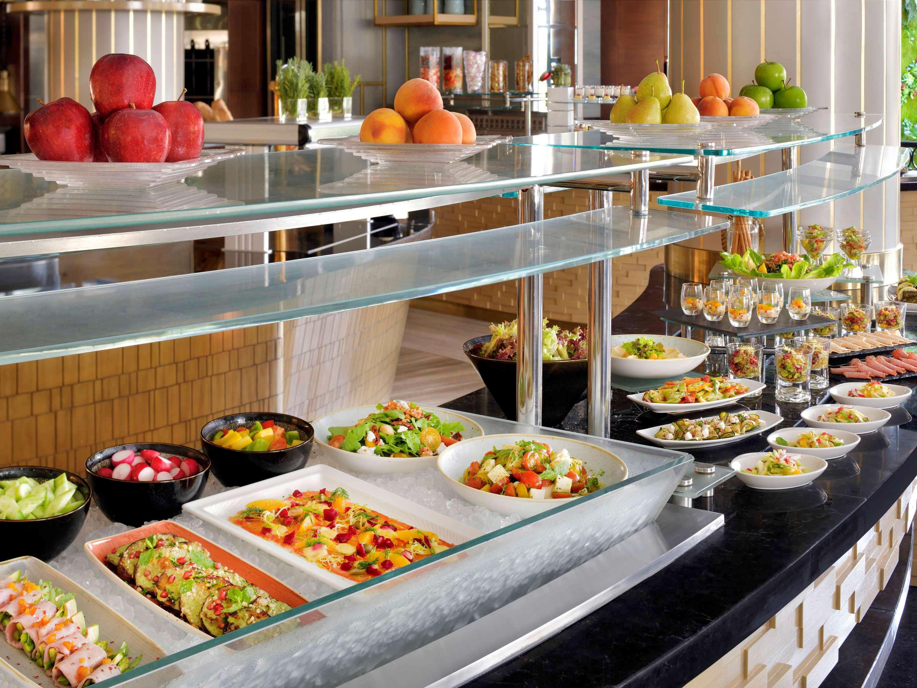 Moevenpick Hotel Bahrain Muharraq Exterior photo A salad bar