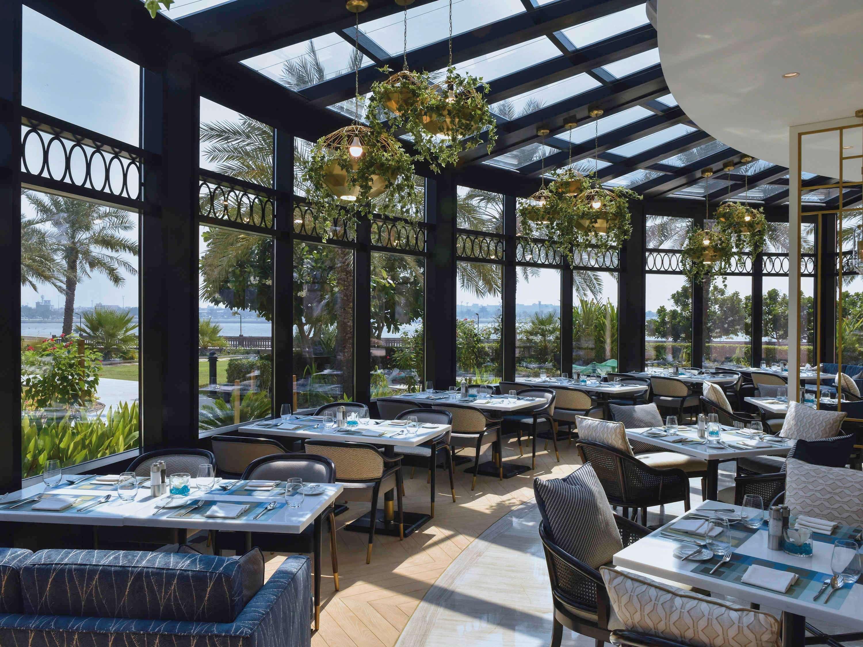 Moevenpick Hotel Bahrain Muharraq Exterior photo The Beach Restaurant