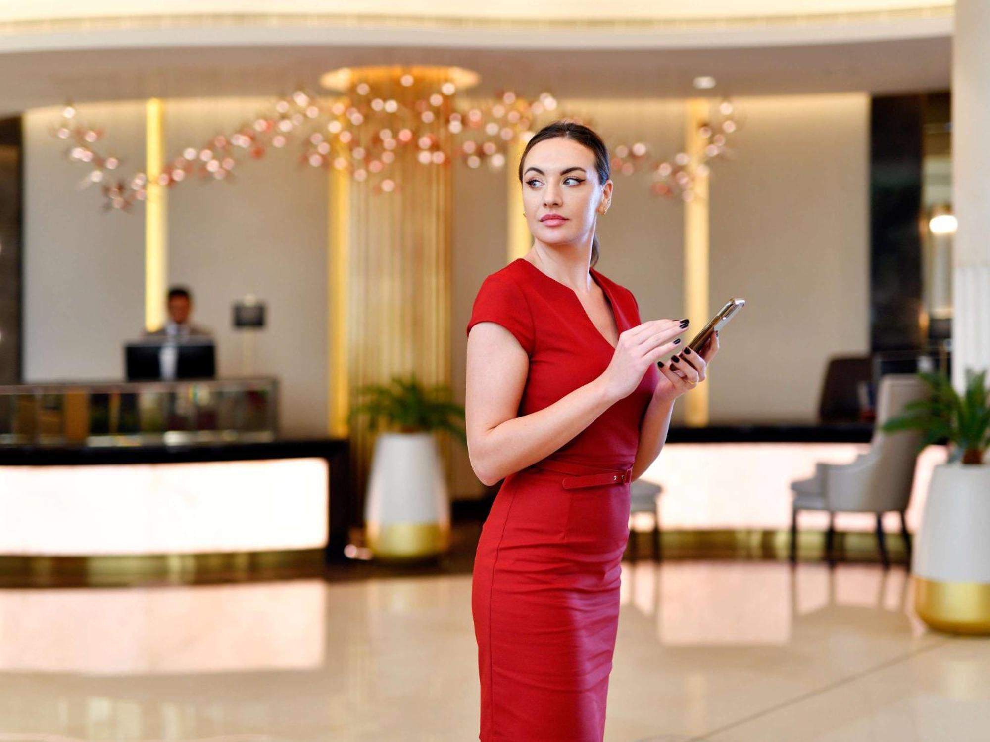 Moevenpick Hotel Bahrain Muharraq Exterior photo Concierge at the hotel