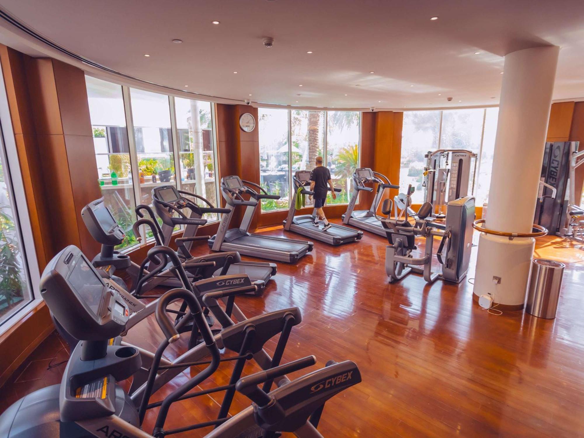 Moevenpick Hotel Bahrain Muharraq Exterior photo The gym at the hotel