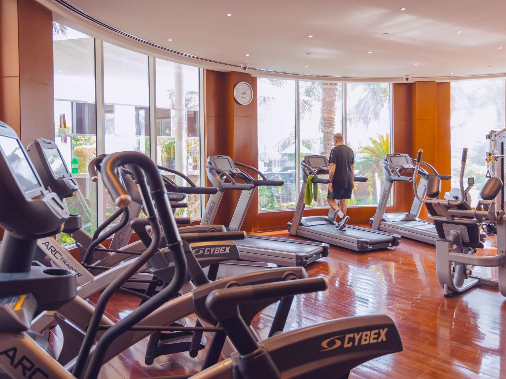 Moevenpick Hotel Bahrain Muharraq Exterior photo The gym at the hotel
