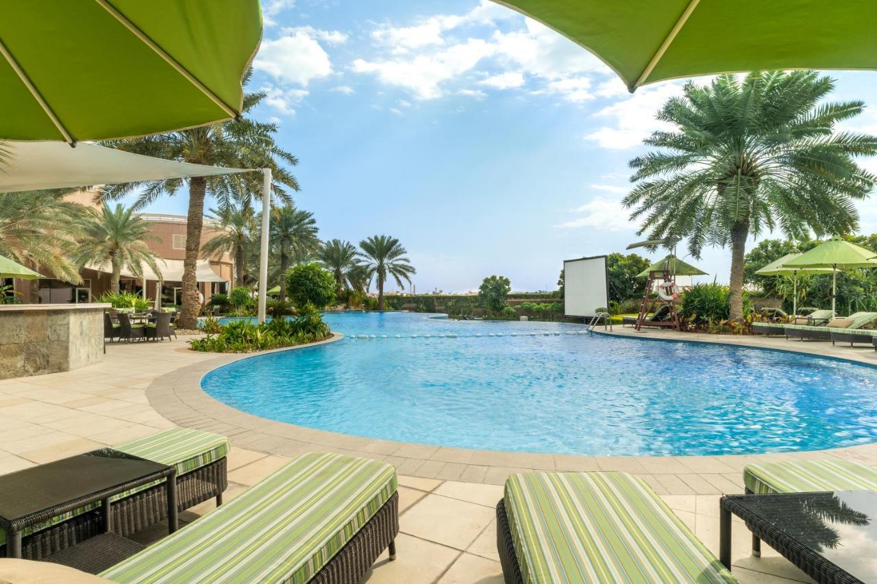 Moevenpick Hotel Bahrain Muharraq Exterior photo The swimming pool at the resort